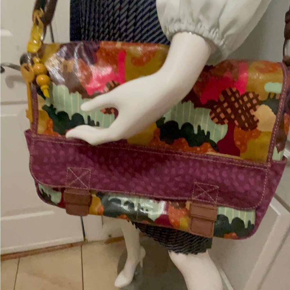 Fossil leather bag with long adjustable straps. Great clean condition